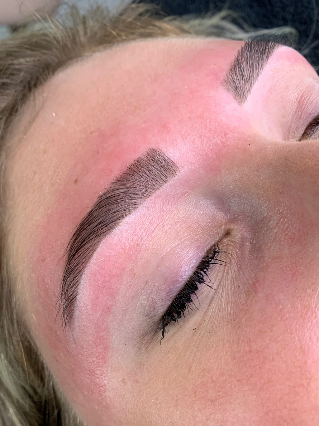 wenkbrauwen laten doen, wenkbrauwen in vorm brengen, wenkbrauwen shapen, wenkrbrauwen verven Utrecht Maarssen 